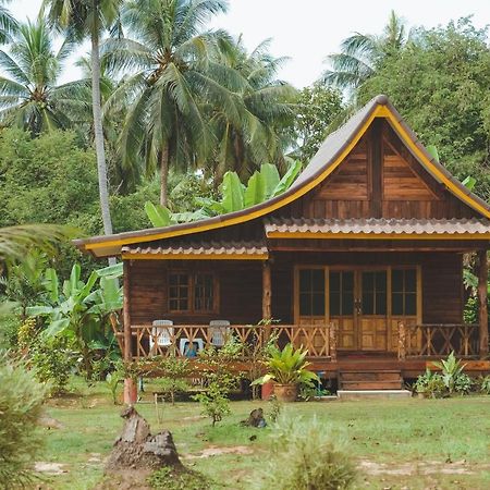 Kohjum Freedom Resort Koh Jum Exteriör bild