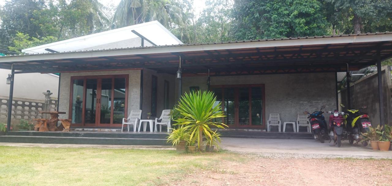 Kohjum Freedom Resort Koh Jum Exteriör bild