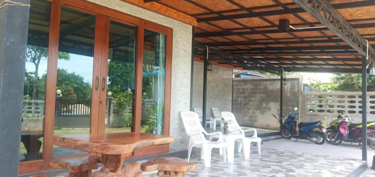 Kohjum Freedom Resort Koh Jum Exteriör bild