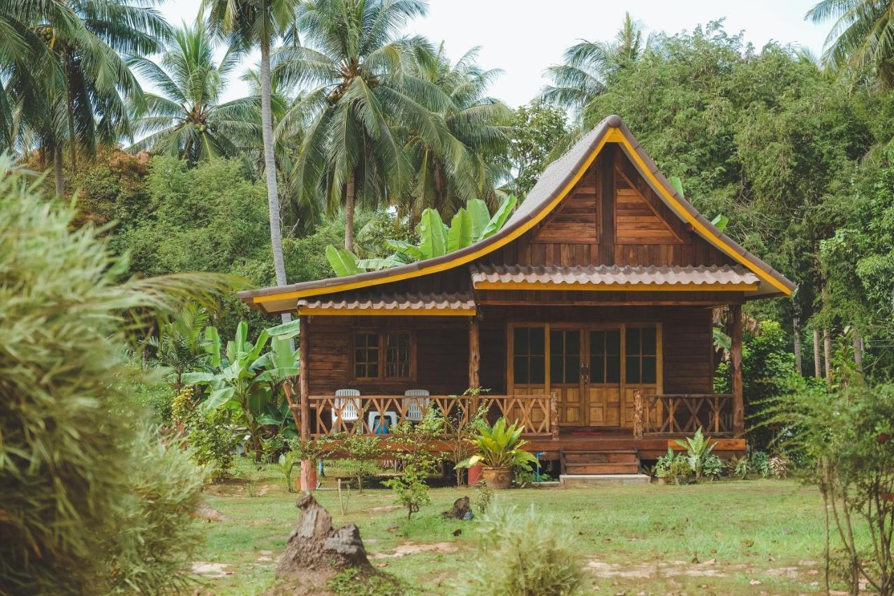 Kohjum Freedom Resort Koh Jum Exteriör bild