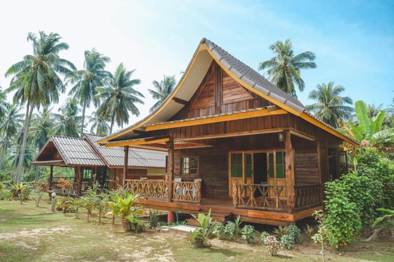 Kohjum Freedom Resort Koh Jum Exteriör bild