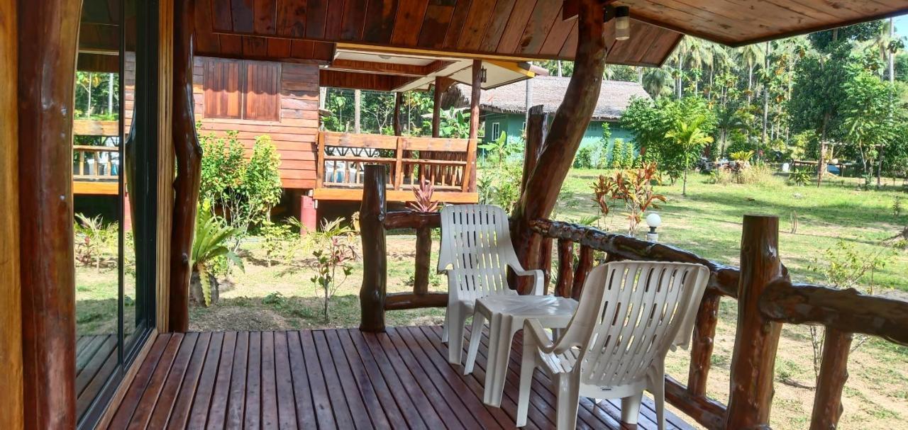 Kohjum Freedom Resort Koh Jum Exteriör bild