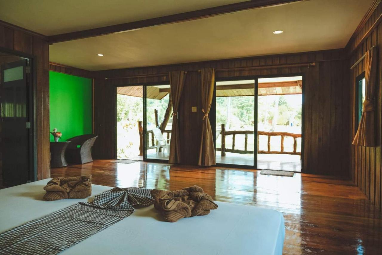 Kohjum Freedom Resort Koh Jum Exteriör bild