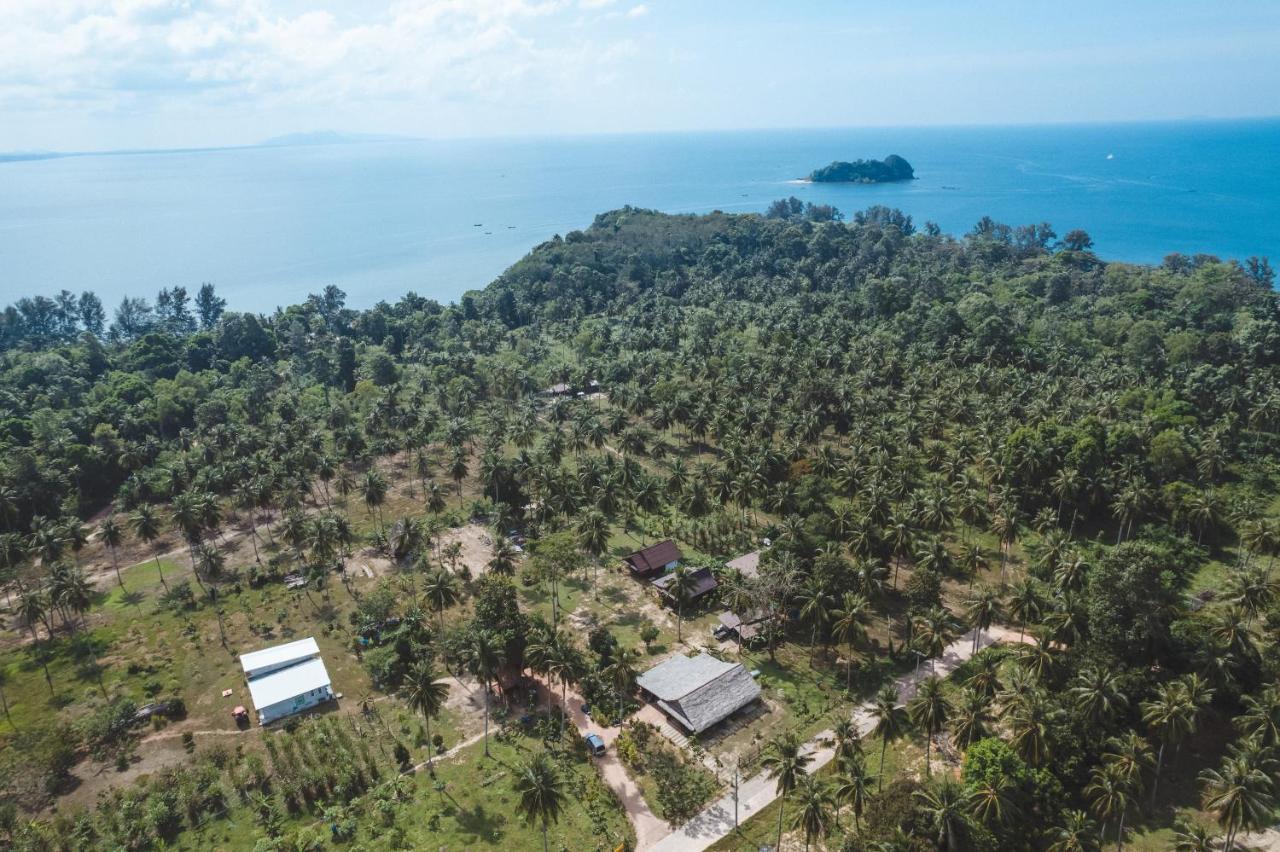 Kohjum Freedom Resort Koh Jum Exteriör bild