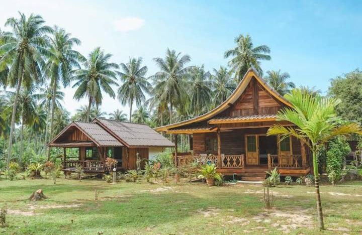 Kohjum Freedom Resort Koh Jum Exteriör bild