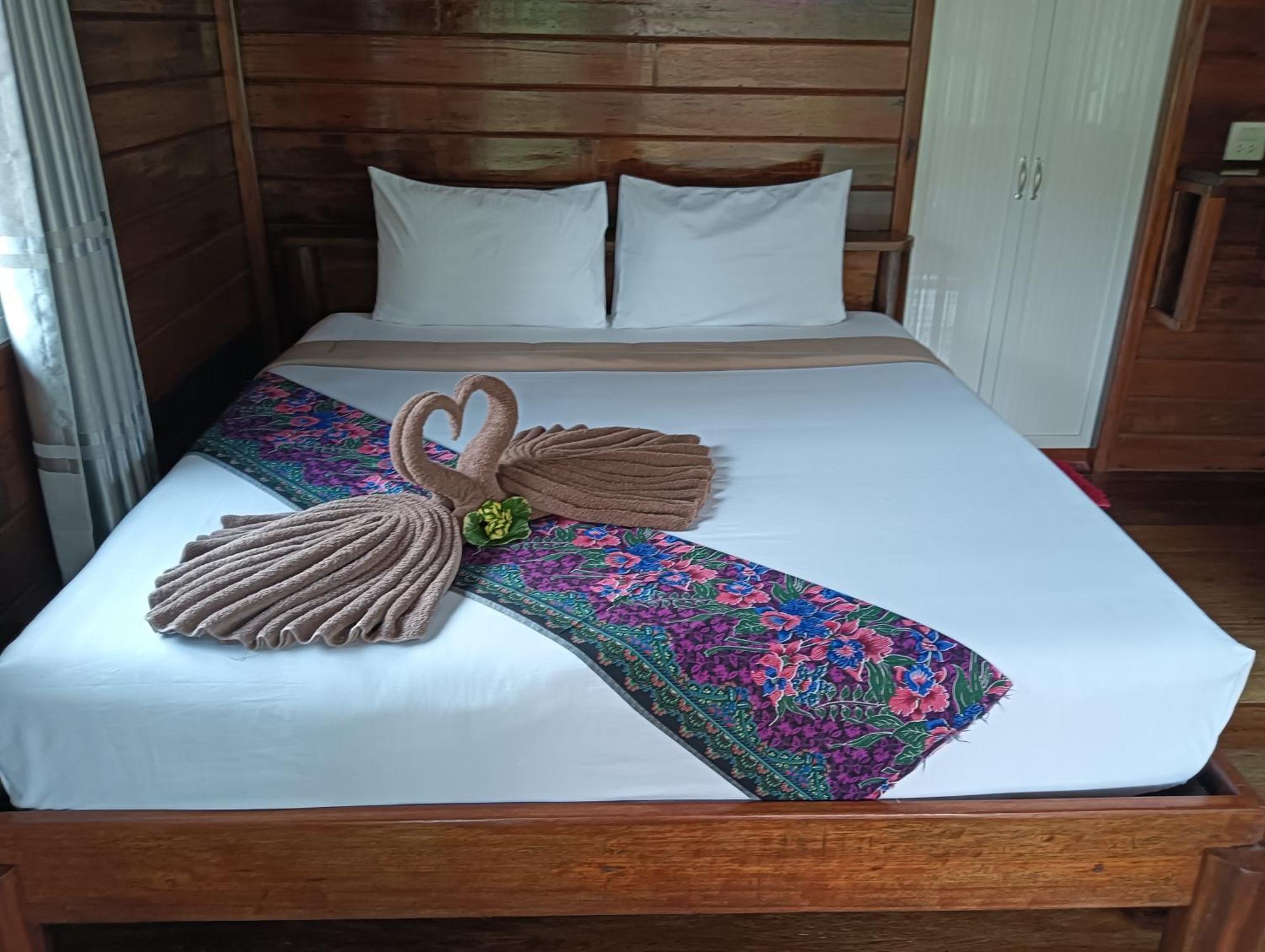 Kohjum Freedom Resort Koh Jum Exteriör bild