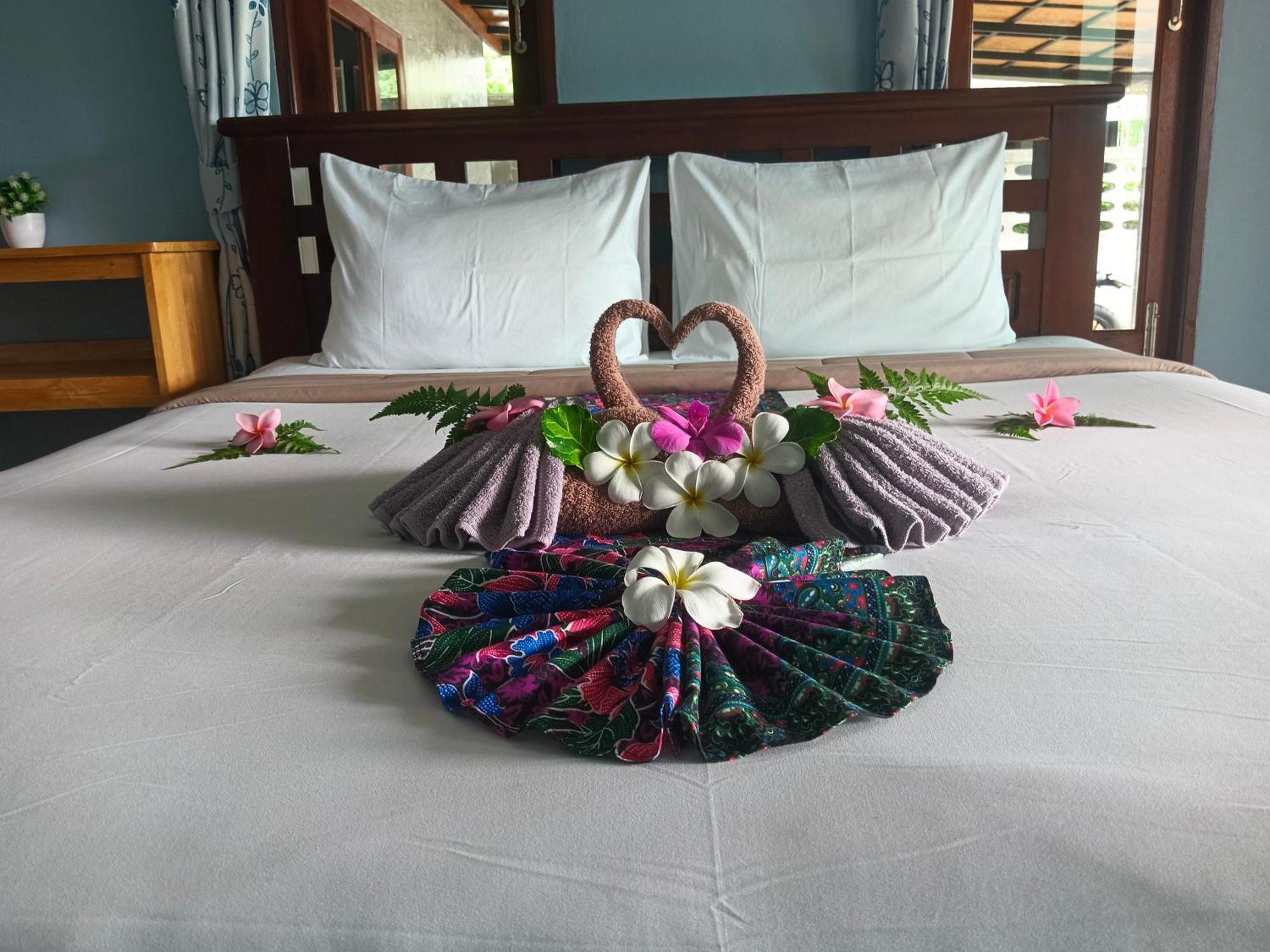 Kohjum Freedom Resort Koh Jum Exteriör bild