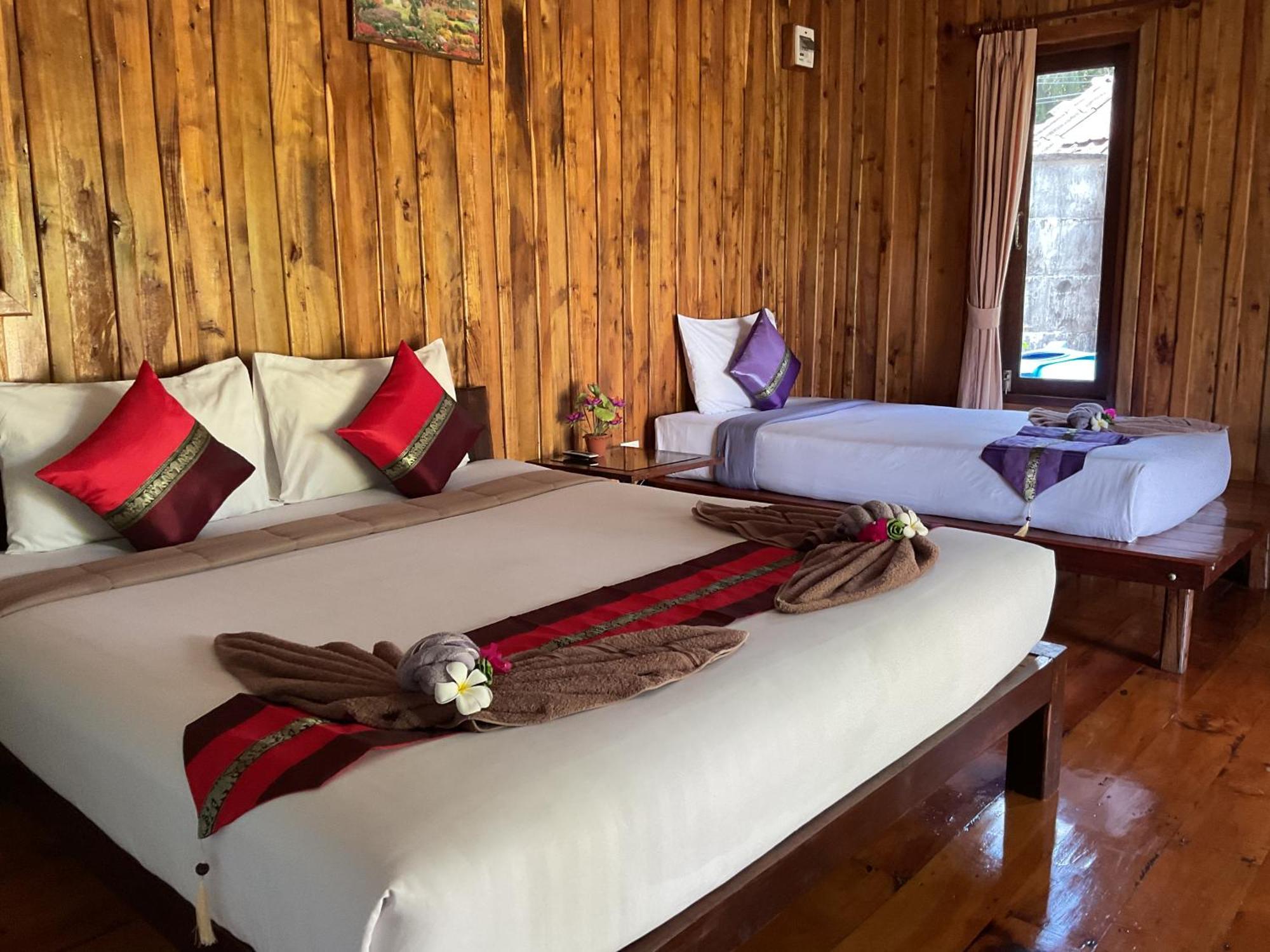 Kohjum Freedom Resort Koh Jum Exteriör bild
