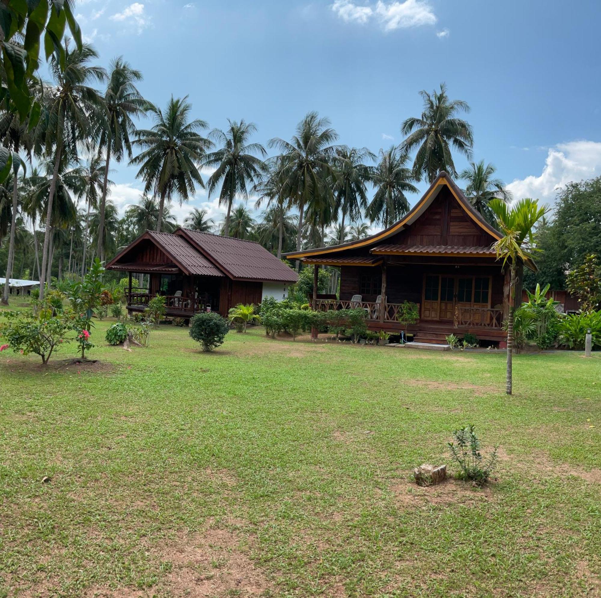 Kohjum Freedom Resort Koh Jum Exteriör bild