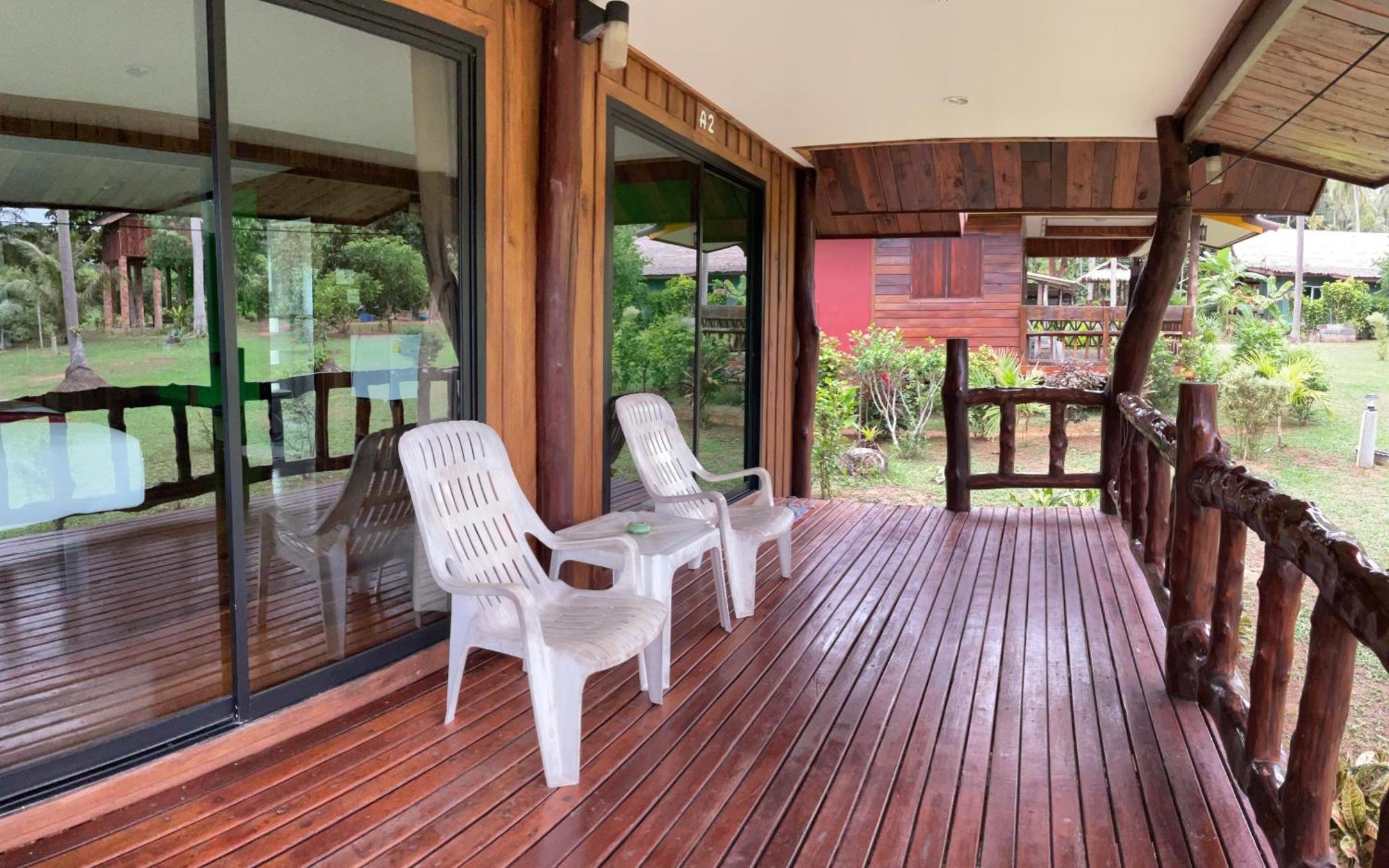 Kohjum Freedom Resort Koh Jum Exteriör bild