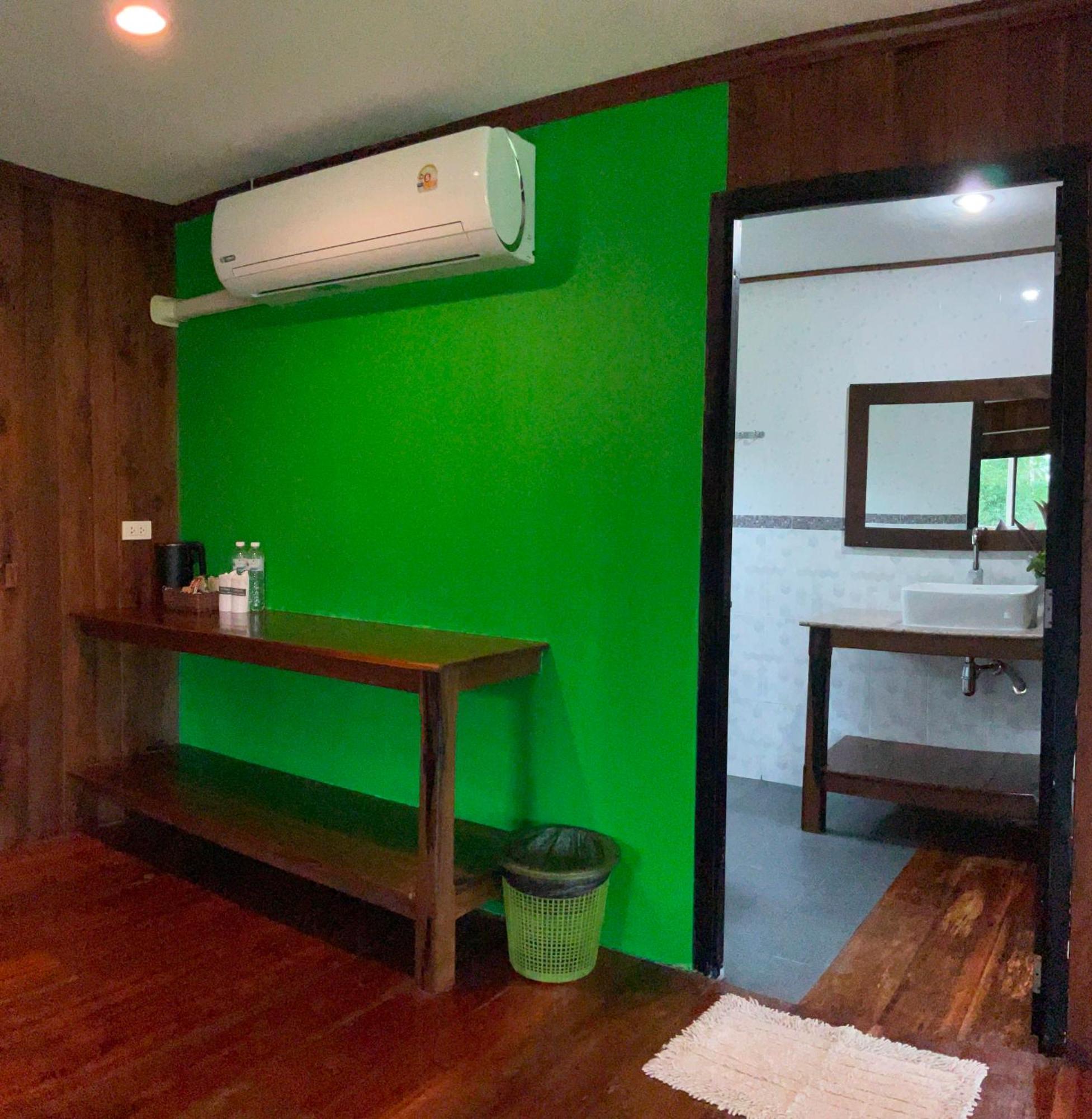 Kohjum Freedom Resort Koh Jum Exteriör bild