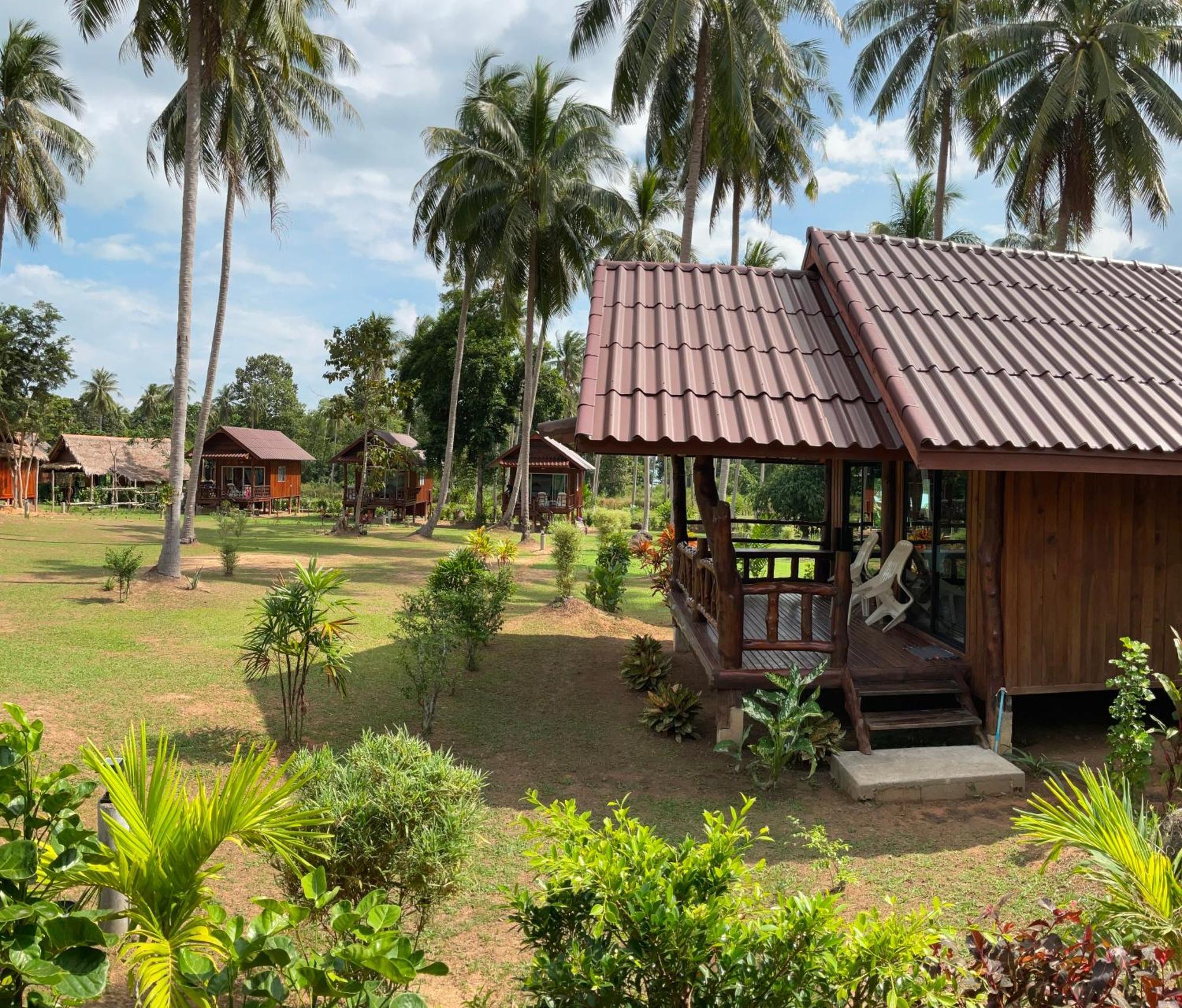 Kohjum Freedom Resort Koh Jum Exteriör bild