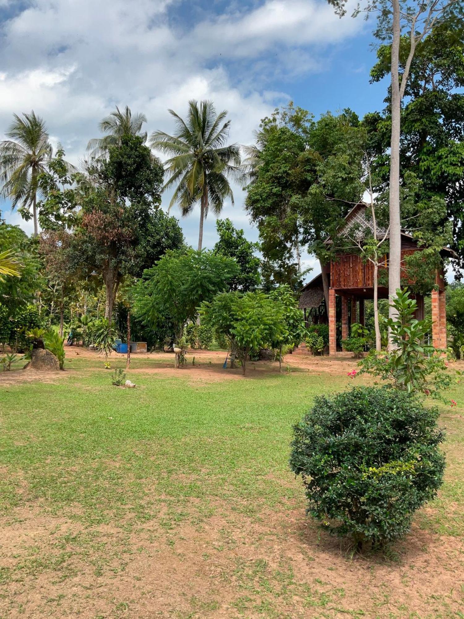 Kohjum Freedom Resort Koh Jum Exteriör bild