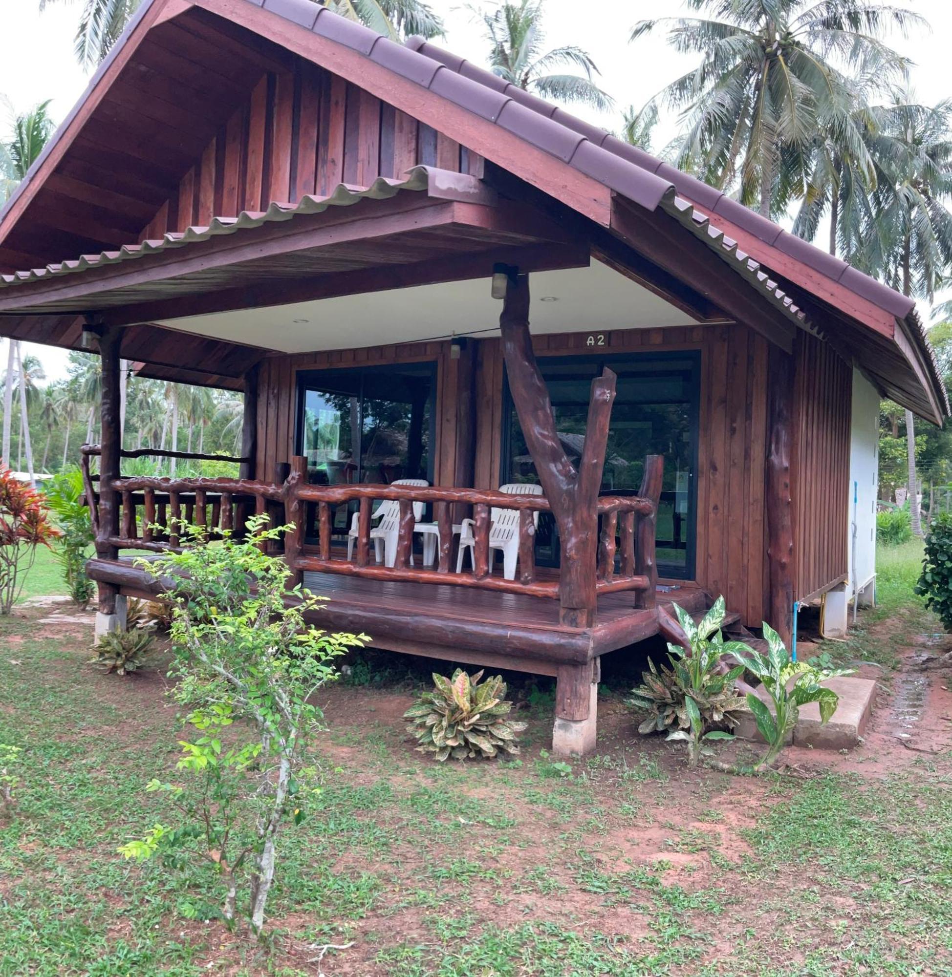 Kohjum Freedom Resort Koh Jum Exteriör bild