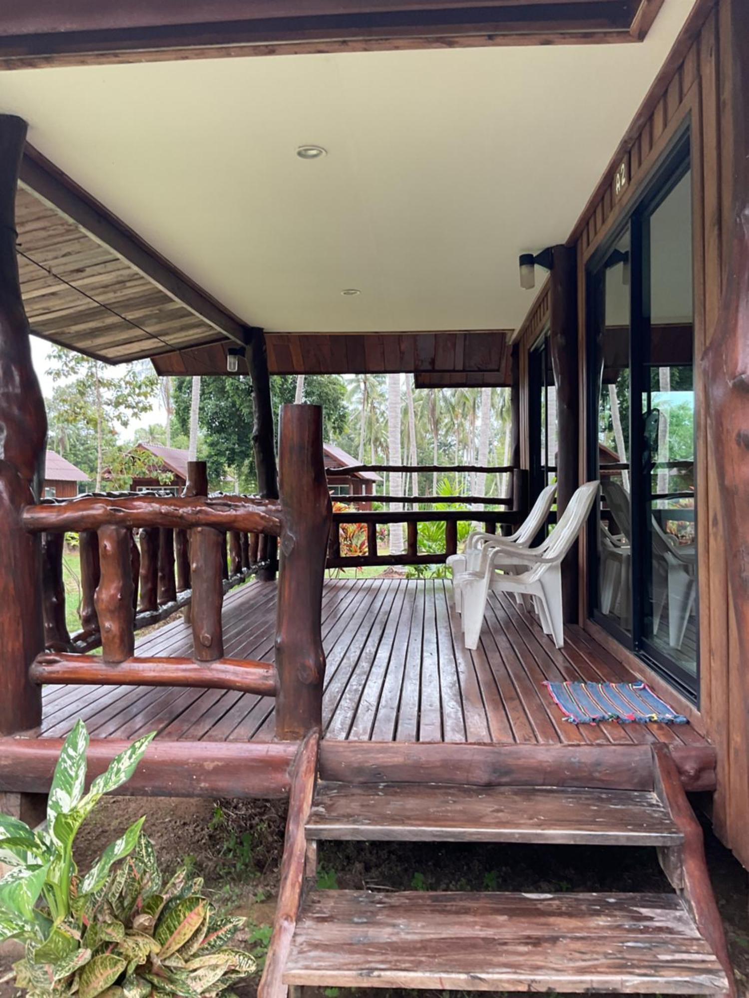 Kohjum Freedom Resort Koh Jum Exteriör bild